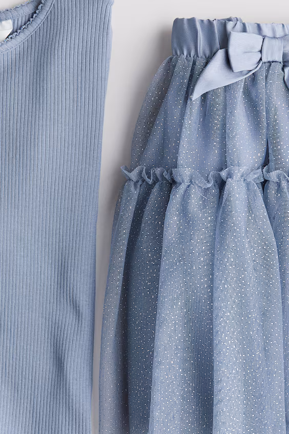 Комплект свитера и юбки