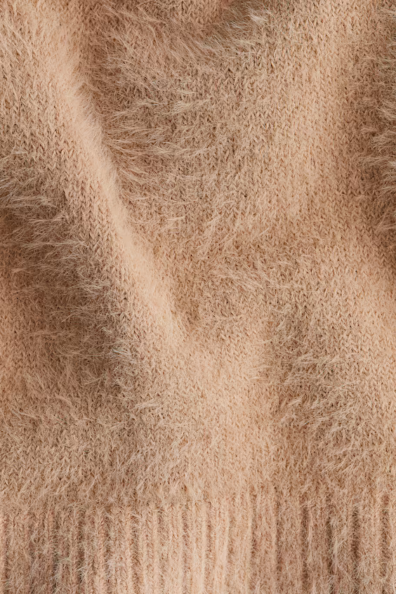 Свитшот с капюшоном из мягкого меха