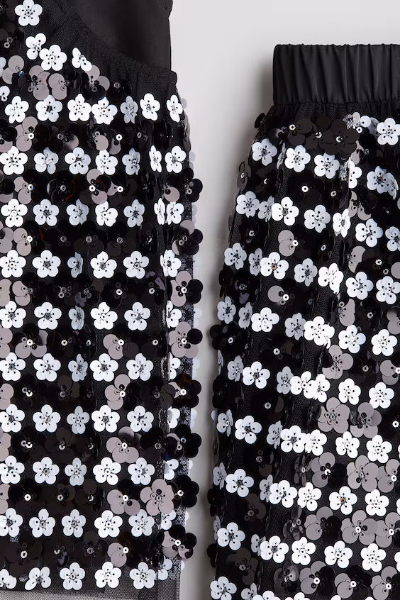 Комплект блузы и юбки с пайетками