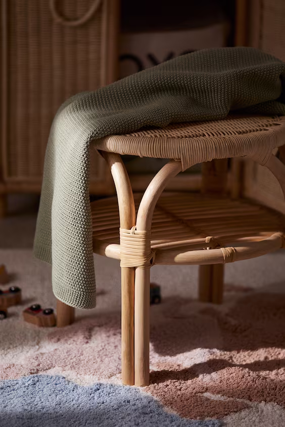 Детский журнальный столик из ротанга