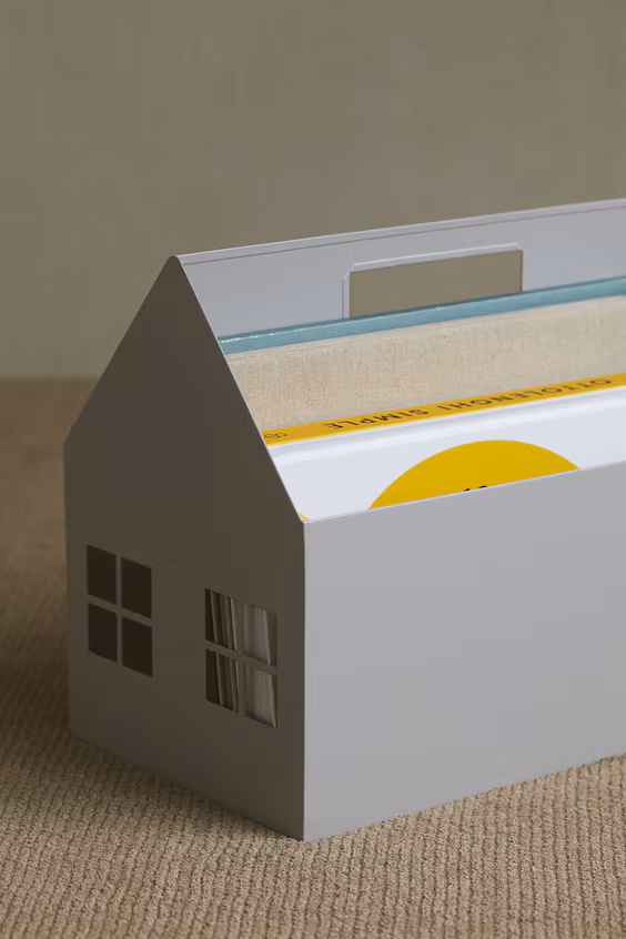 Корзина для книг в форме домика