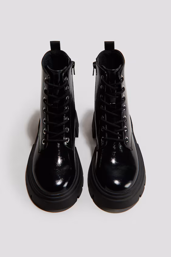Ботинки на шнуровке с массивными подошвами