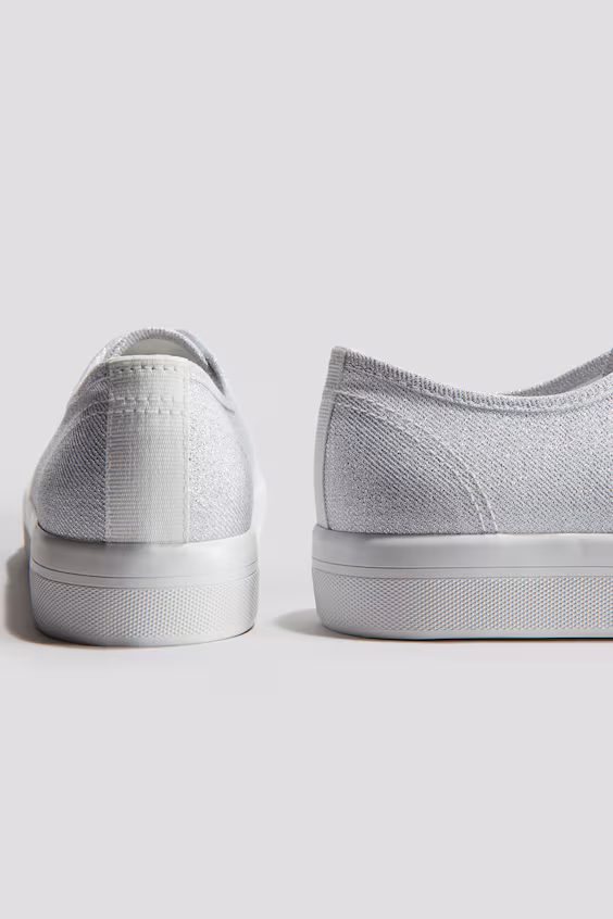 Сияющие кроссовки