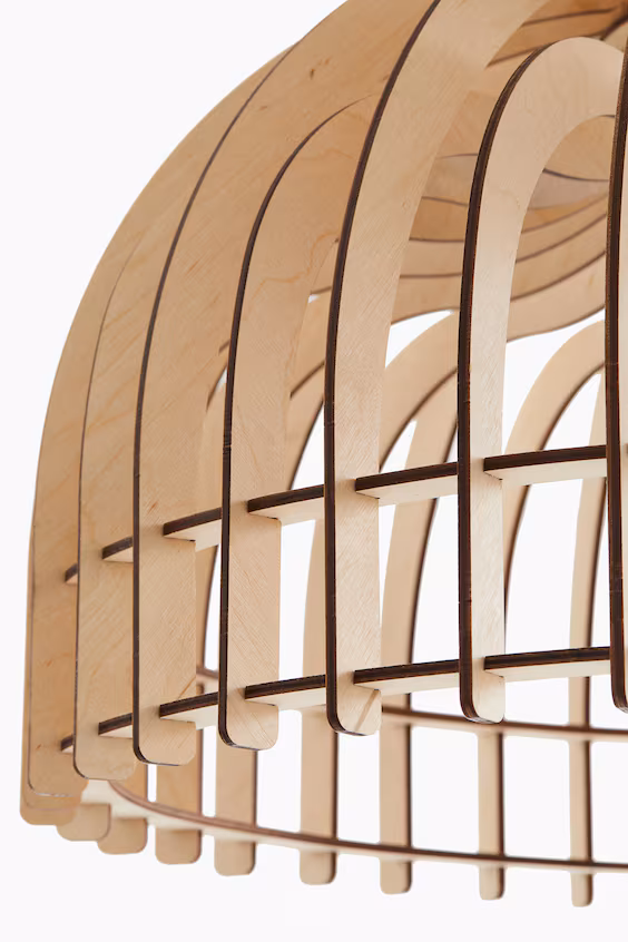 Подвесной светильник из березы