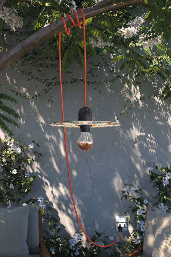 Наружный светильник с лампой