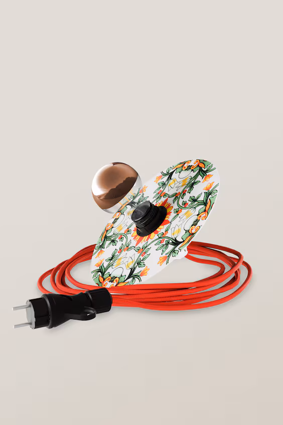 Наружный светильник с лампой