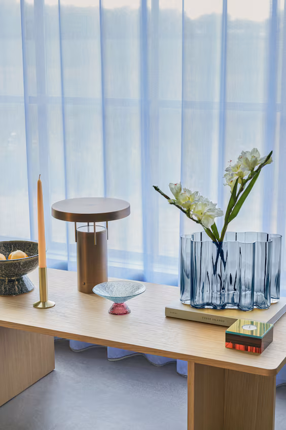 Переносная настольная лампа bringme