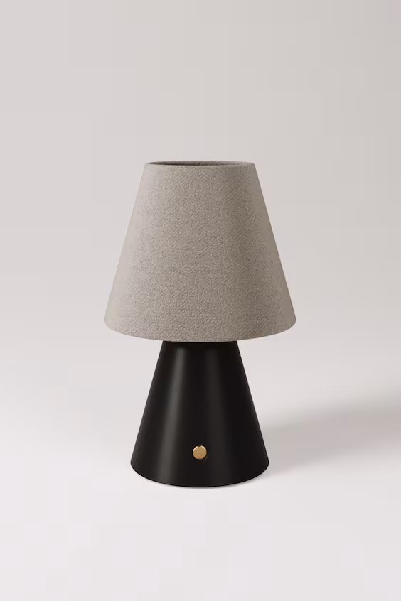 Перезаряжаемая настольная лампа с абажуром