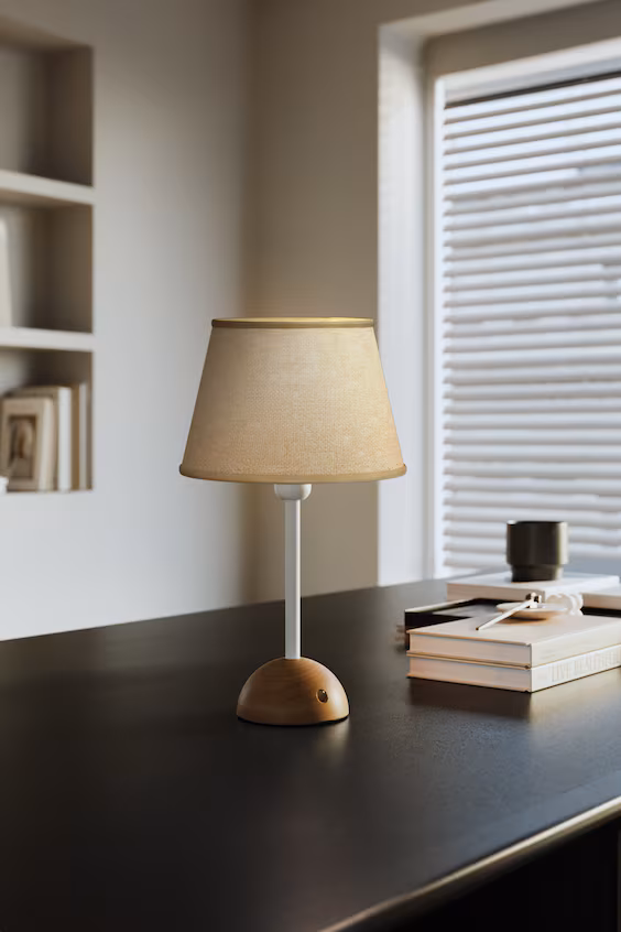 Перезаряжаемая настольная лампа с абажуром