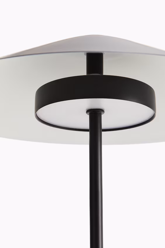 Настольная лампа для уличного использования без проводов