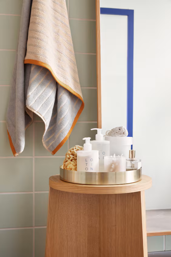 Треснувшая скамейка