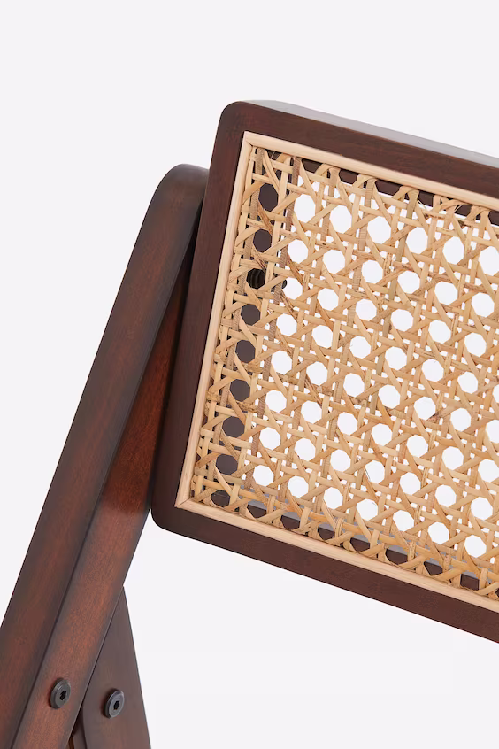 Складное кресло из дерева