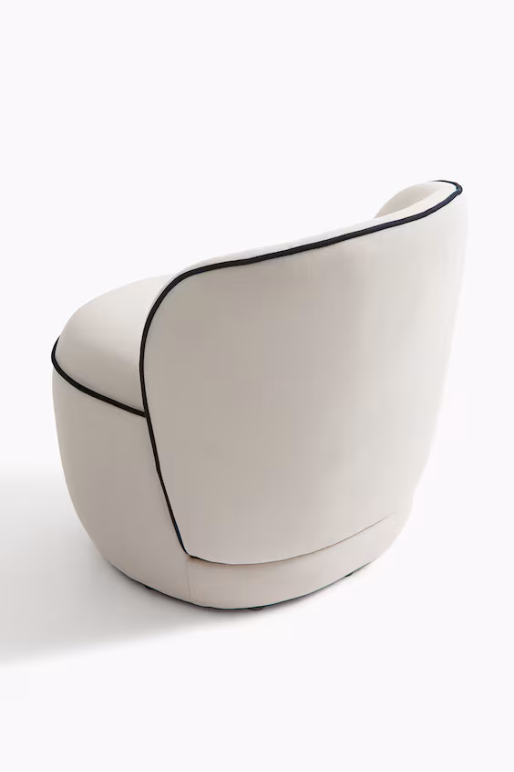 Кресло с деталями контрастного цвета