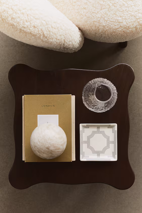 Столик для чая из дерева