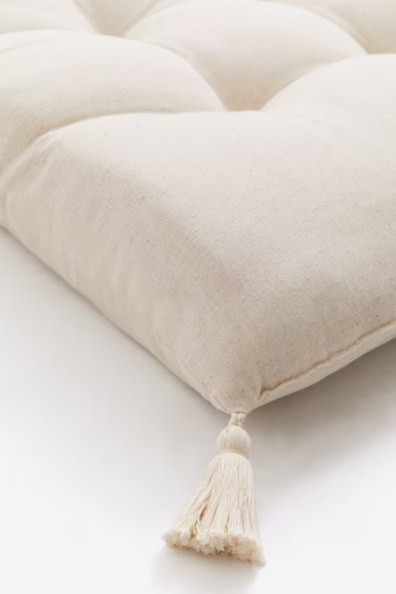 Прямоугольная подушка с бахромой