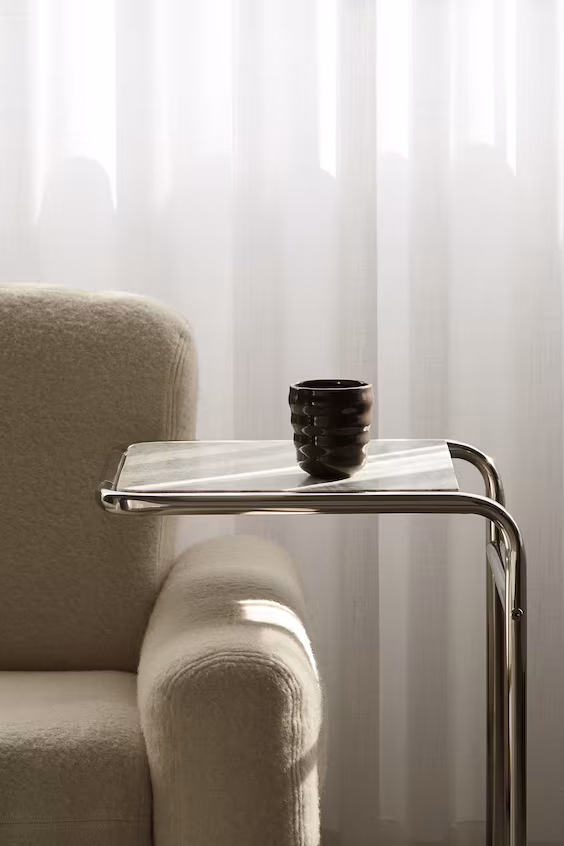 Боковой столик с мраморной столешницей