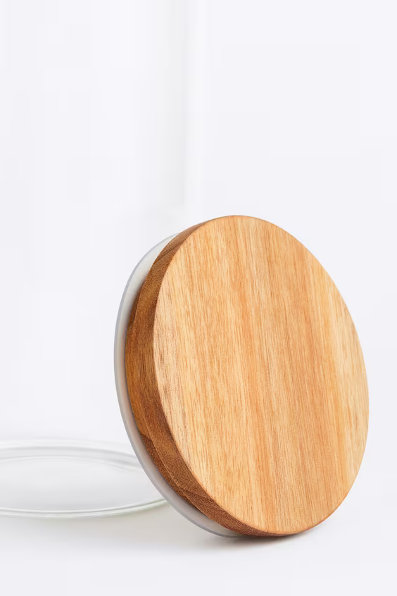 Высокий стеклянный банк с крышкой