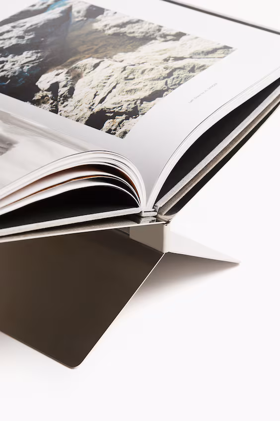 Подставка для книг из металла