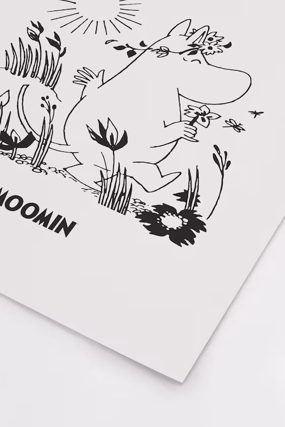 Постер moomin picking flowers
