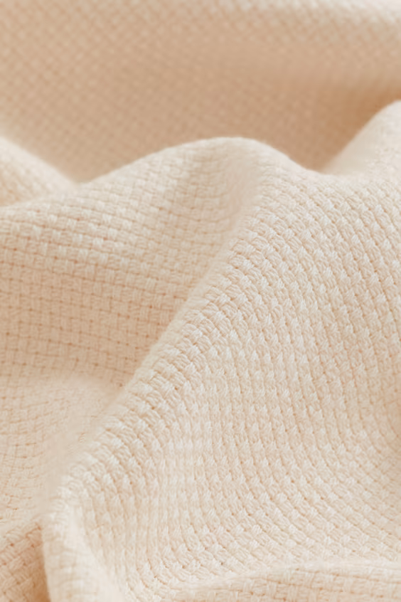 2 шторы с плотной тканью для затемнения помещения