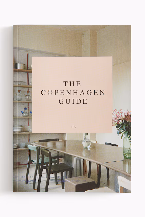 Путеводитель petite passport travel guide