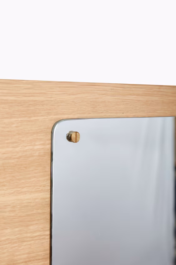 Зеркало делен