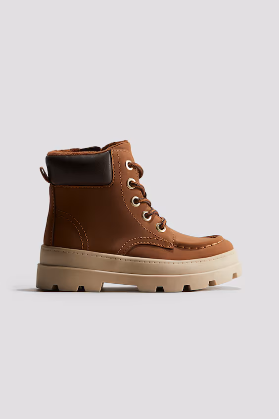 Ботинки с шнуровкой