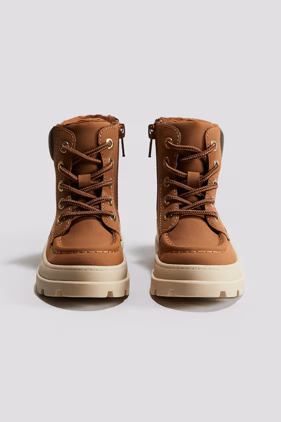 Ботинки с шнуровкой