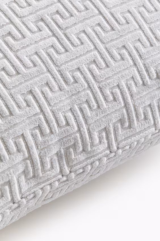 Наволочка с узором из бархата