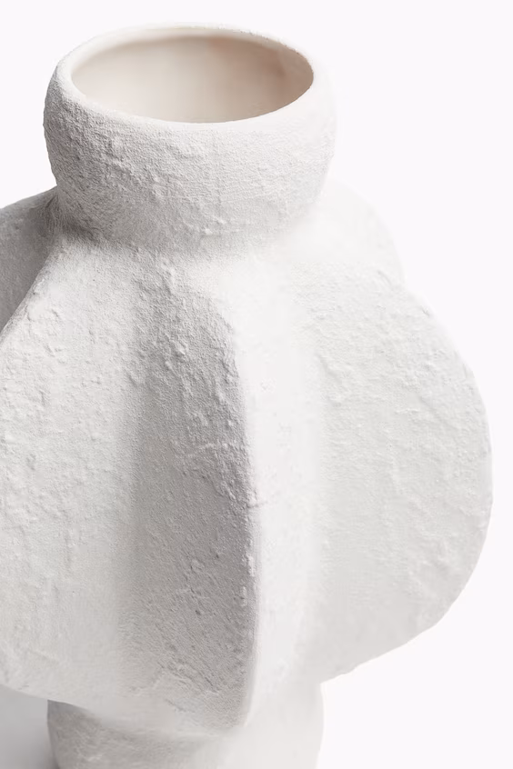 Текстурированный глиняный кувшин