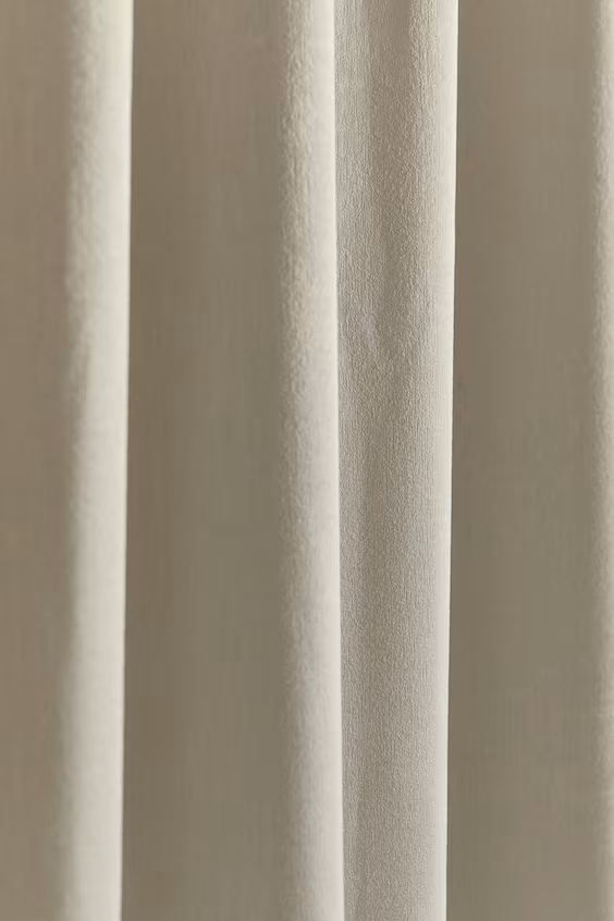 Длинная и широкая затемняющая штора