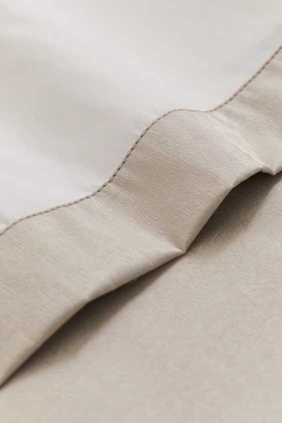 Длинная и широкая затемняющая штора