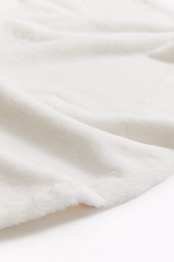 Пушистый коврик для ёлки