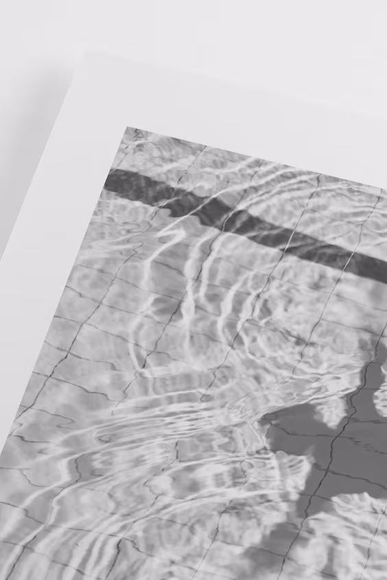 Постер плавающая тень