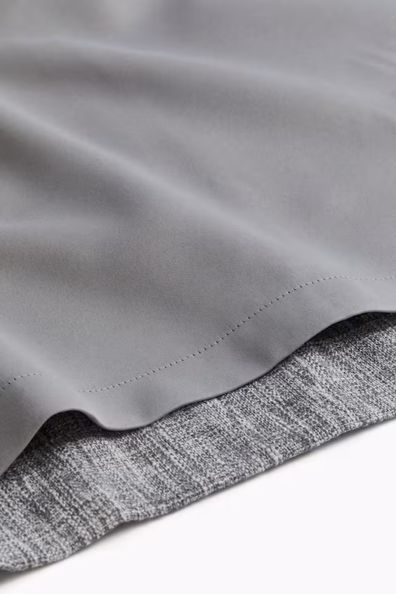 Два занавеси с затемняющим покрытием