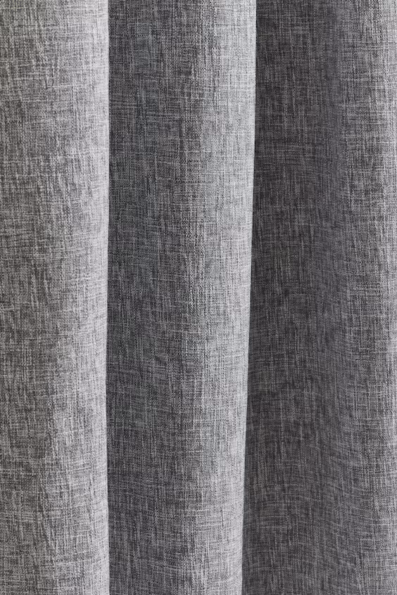 Два занавеси с затемняющим покрытием