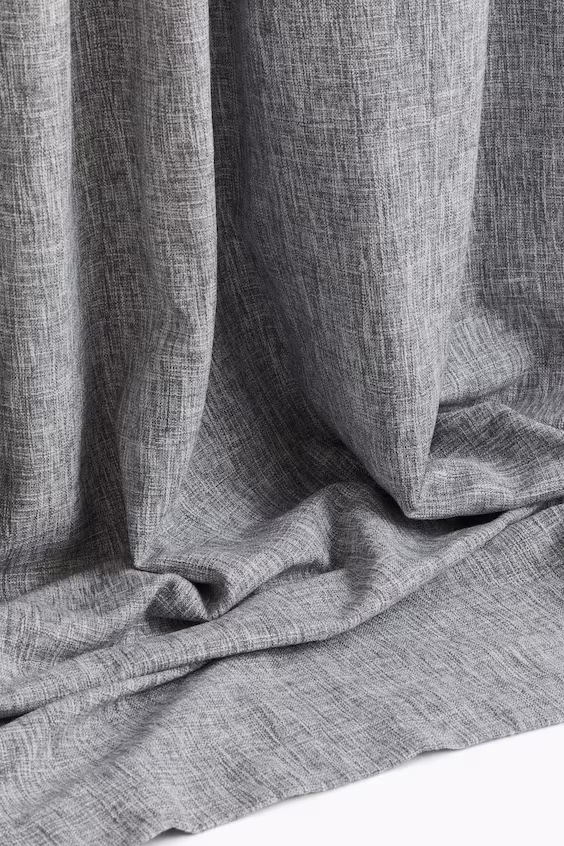 Два занавеси с затемняющим покрытием