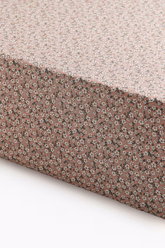 Простынь-наволочка из хлопкового материала с узором