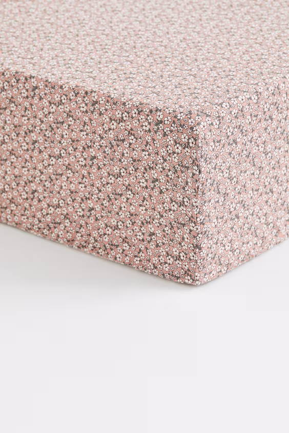 Простынь-наволочка из хлопкового материала с узором