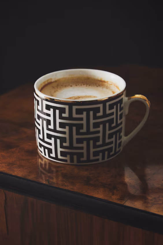 Фарфоровая чашка