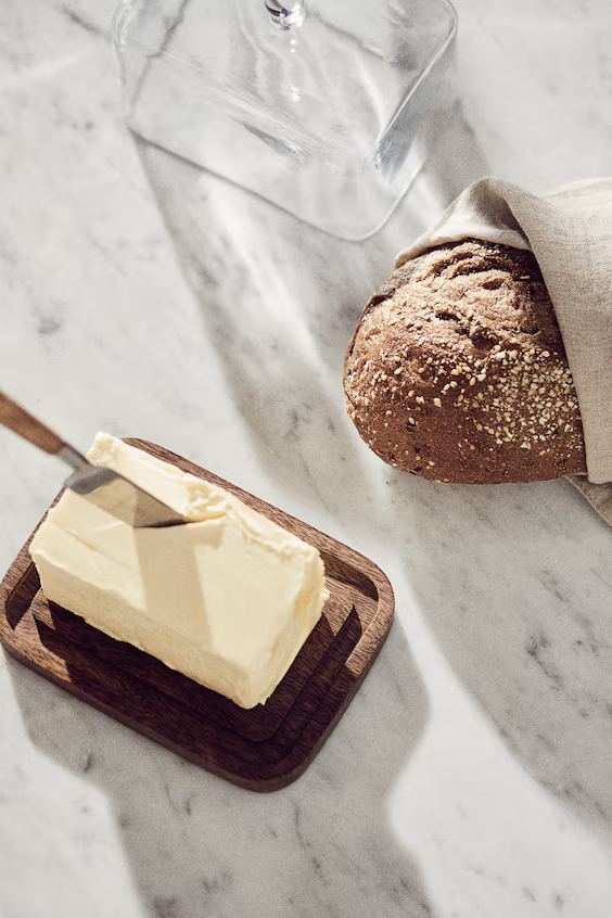 Маслёнка с крышкой из стекла