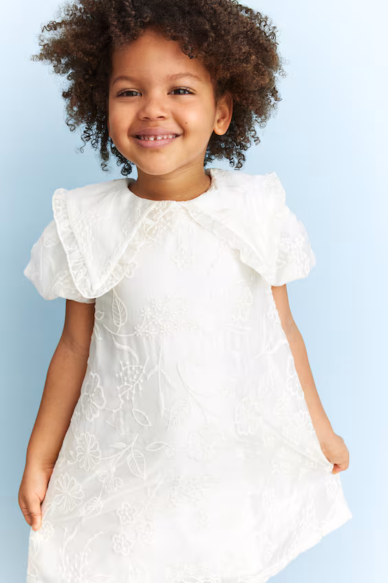 Платье с вышивкой