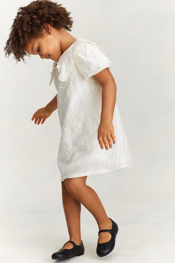 Платье с вышивкой