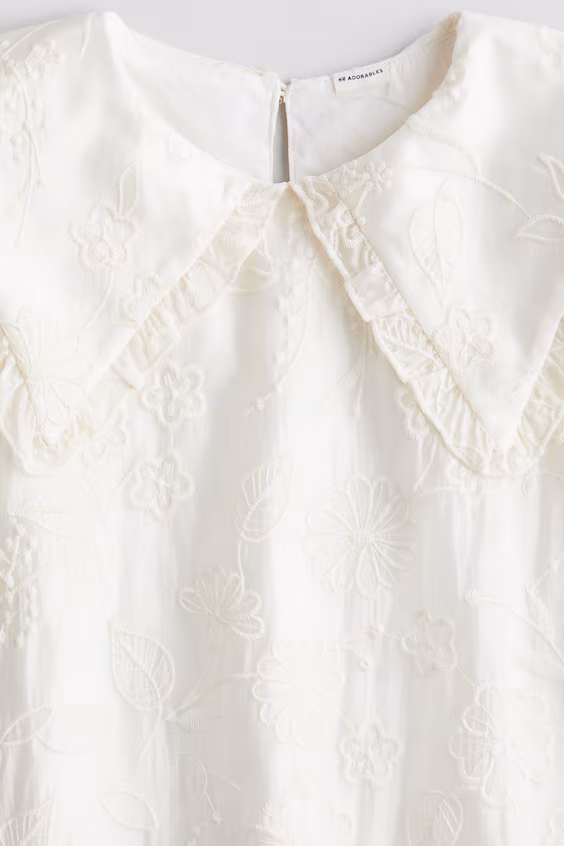 Платье с вышивкой