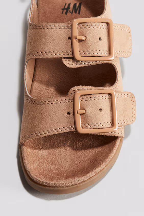 Сандалии из ворсового материала