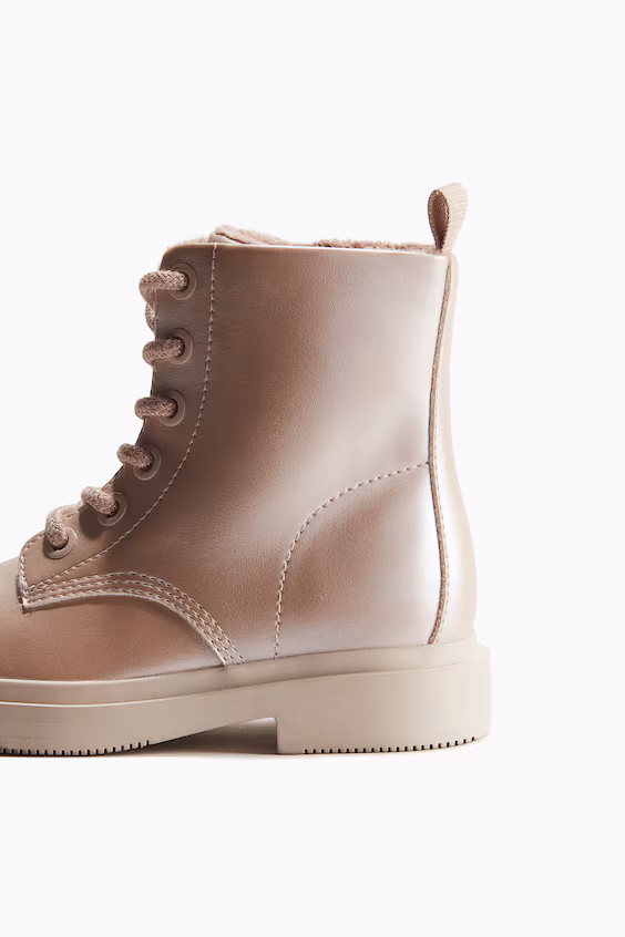 Ботинки на шнуровке