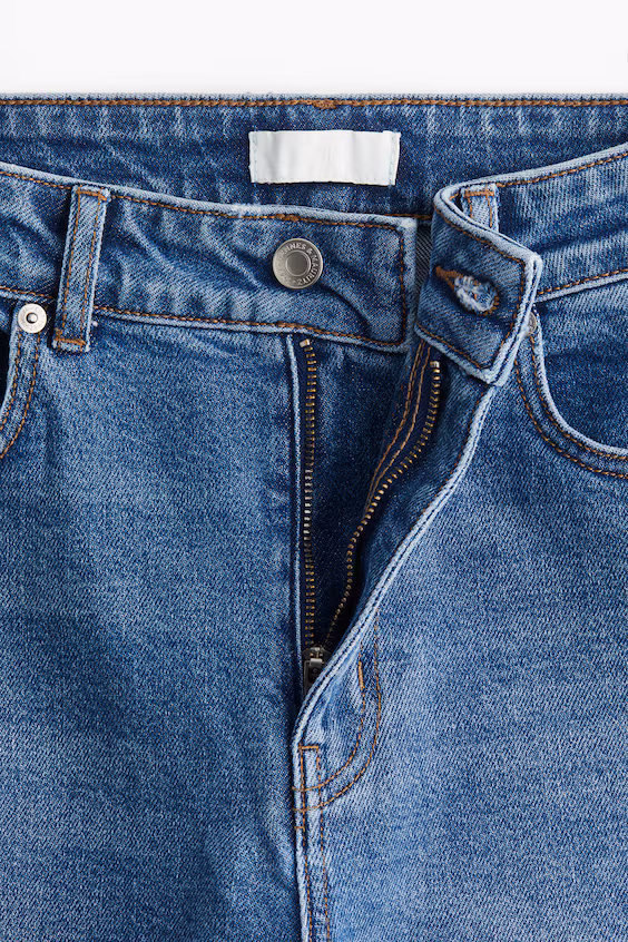 Джинсы узкого покроя