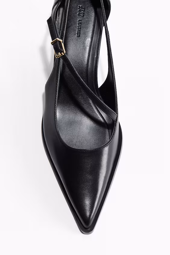 Классические острые туфли из кожи