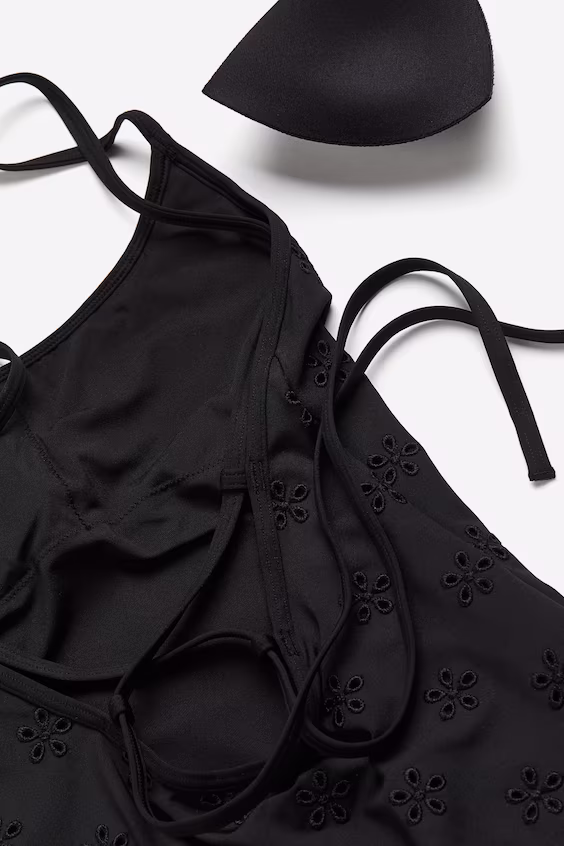 Купальник с подкладкой и вышивкой английским кружевом