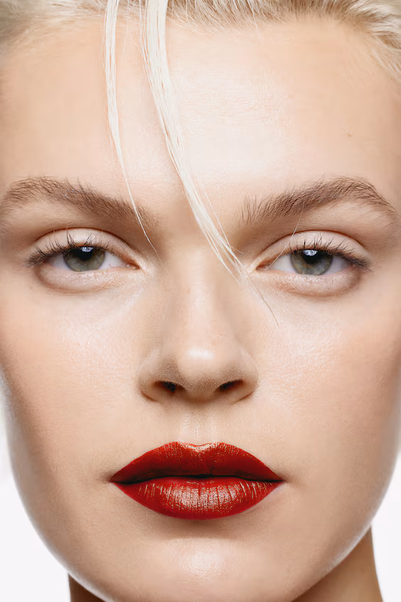 Помада с атласным финишем